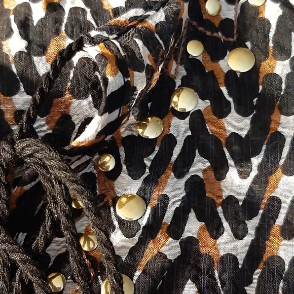 3🚨/$15 🆕️ LG(12-14)  Avon Beaded Peasant  top - Picture 2 of 6